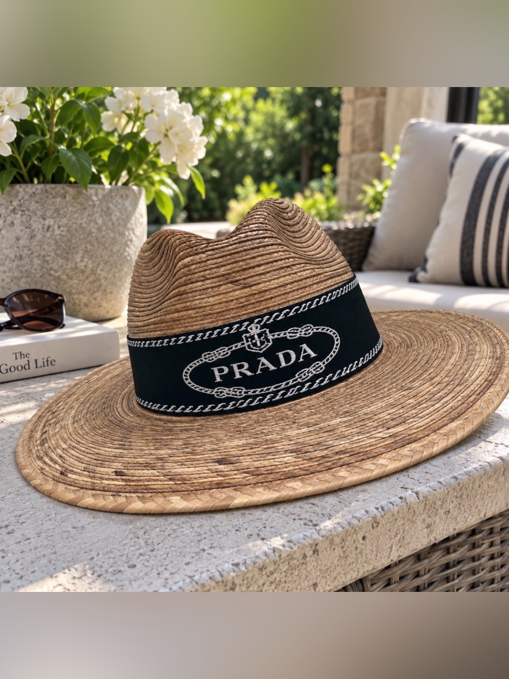 Wide brim fashion hat. NEW!